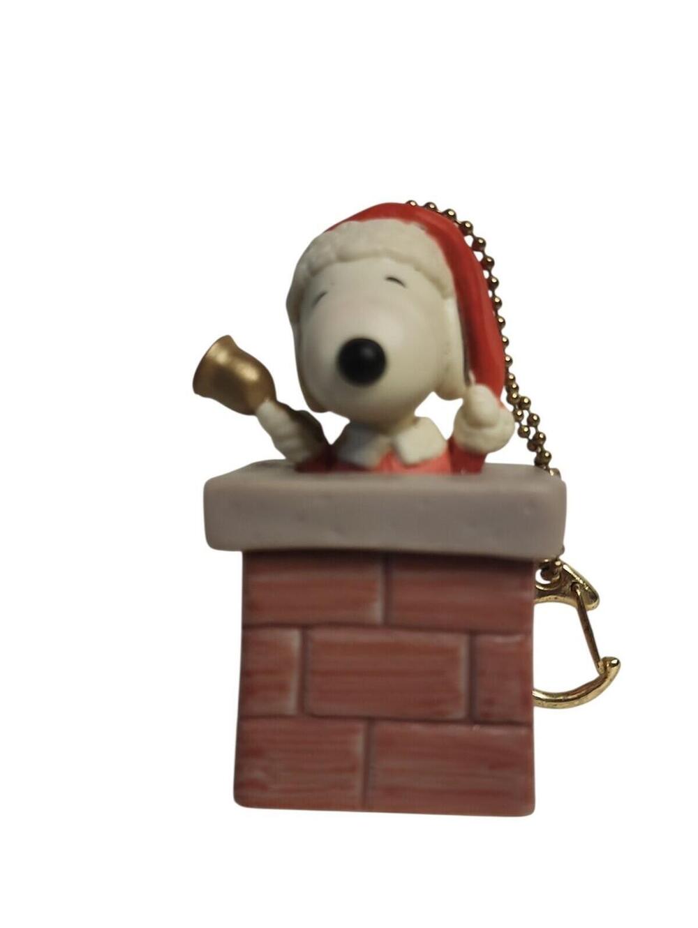 2010  Snoopy Christmas Ornament/Key-chain  Snoopy in Chimney
